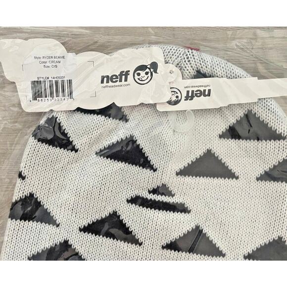 NEFF Headwear Ladies Ryder Beanie Hat Cap - One Size - Cream & Black Pyramids - Picture 3 of 3